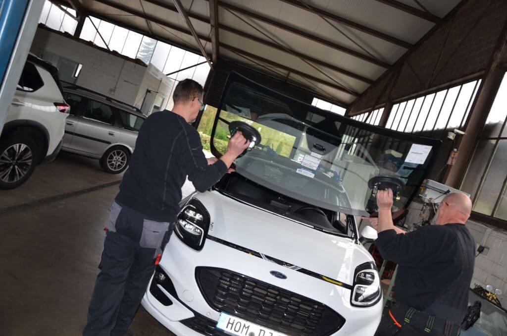 Autoglas Homburg & Umgebung - Autoscheibe wechseln in Homburg - Steinschlag reparieren in Homburg
