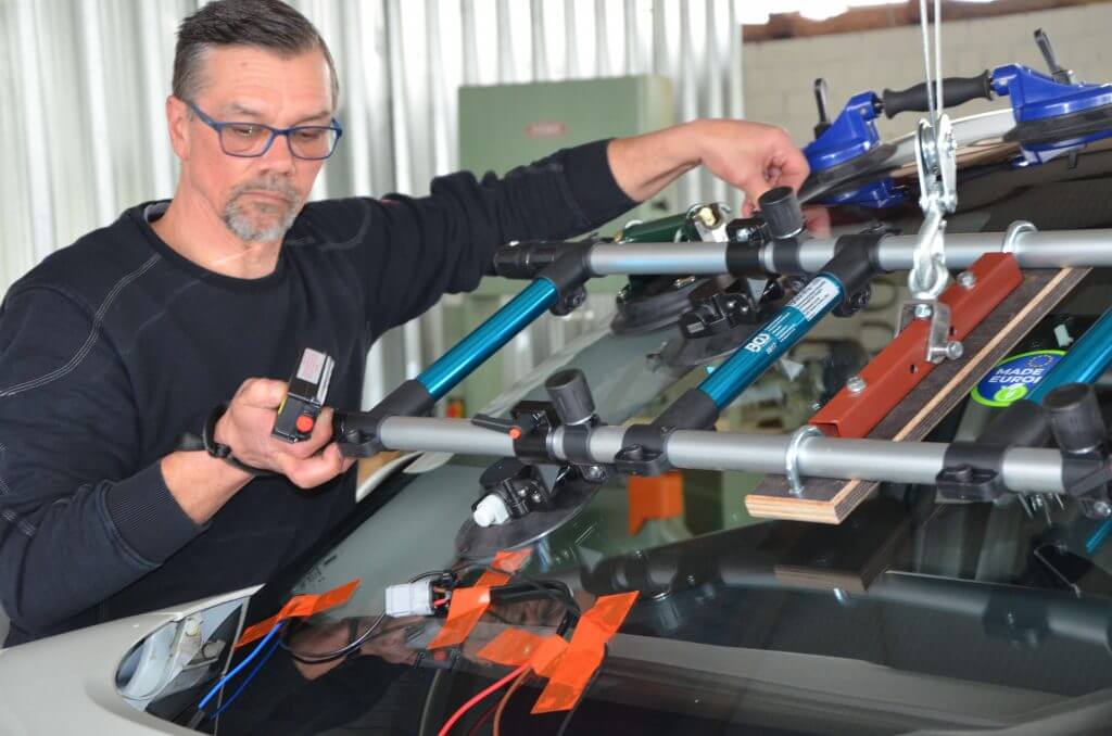 Autoglas Homburg & Umgebung - Autoscheibe wechseln in Homburg - Steinschlag reparieren in Homburg